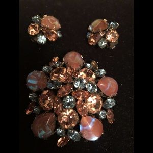 VINTAGE BROOCH SET